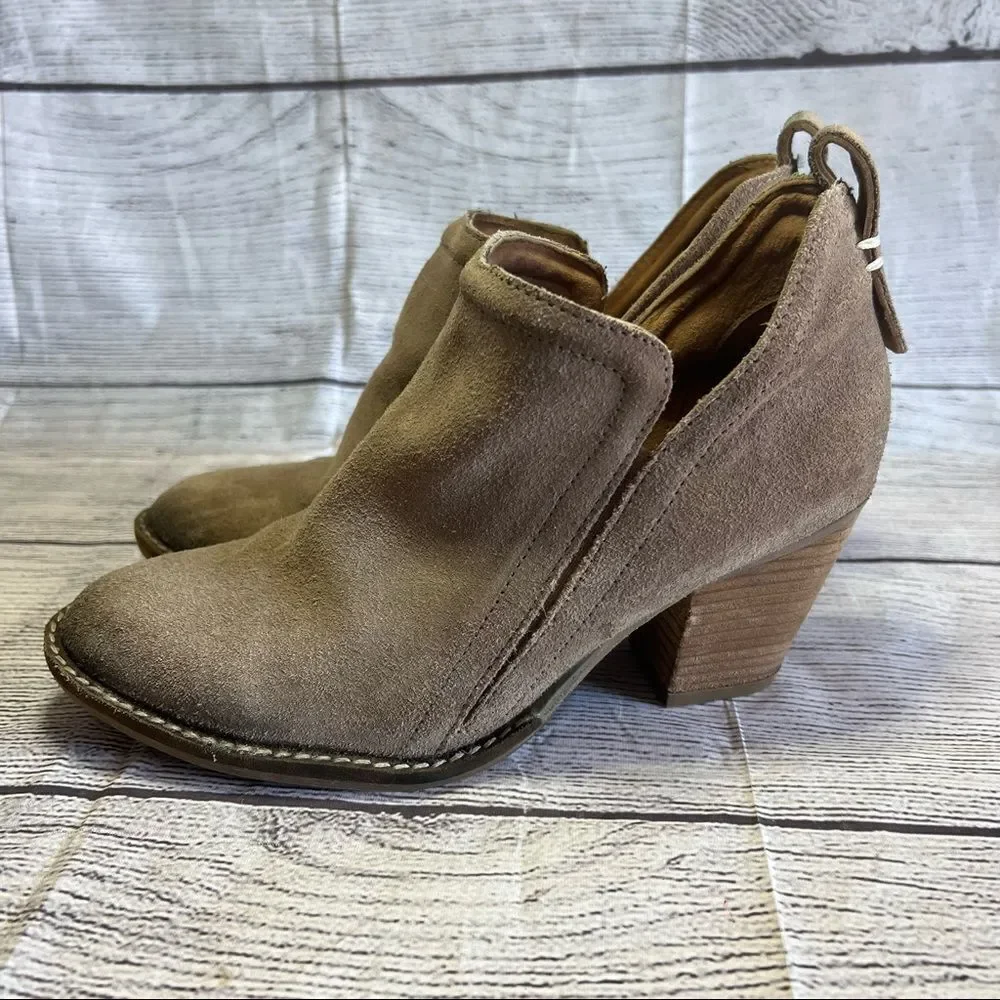 Jeffrey Campbell Women's Size 8 Rosalee Ankle Bootie Taupe Suede Western